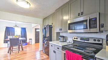 Nhà (2 Bedrooms) | Bếp riêng | Lò vi sóng, lò nướng, bếp nấu, máy xay thực phẩm