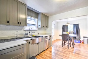 House (2 Bedrooms) | Private kitchen | Microwave, oven, stovetop, blender - Bremerton Home: 2 Mi to Bremerton Boardwalk! (Bremerton)