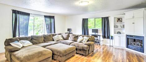 House (2 Bedrooms) | Living area | TV, fireplace