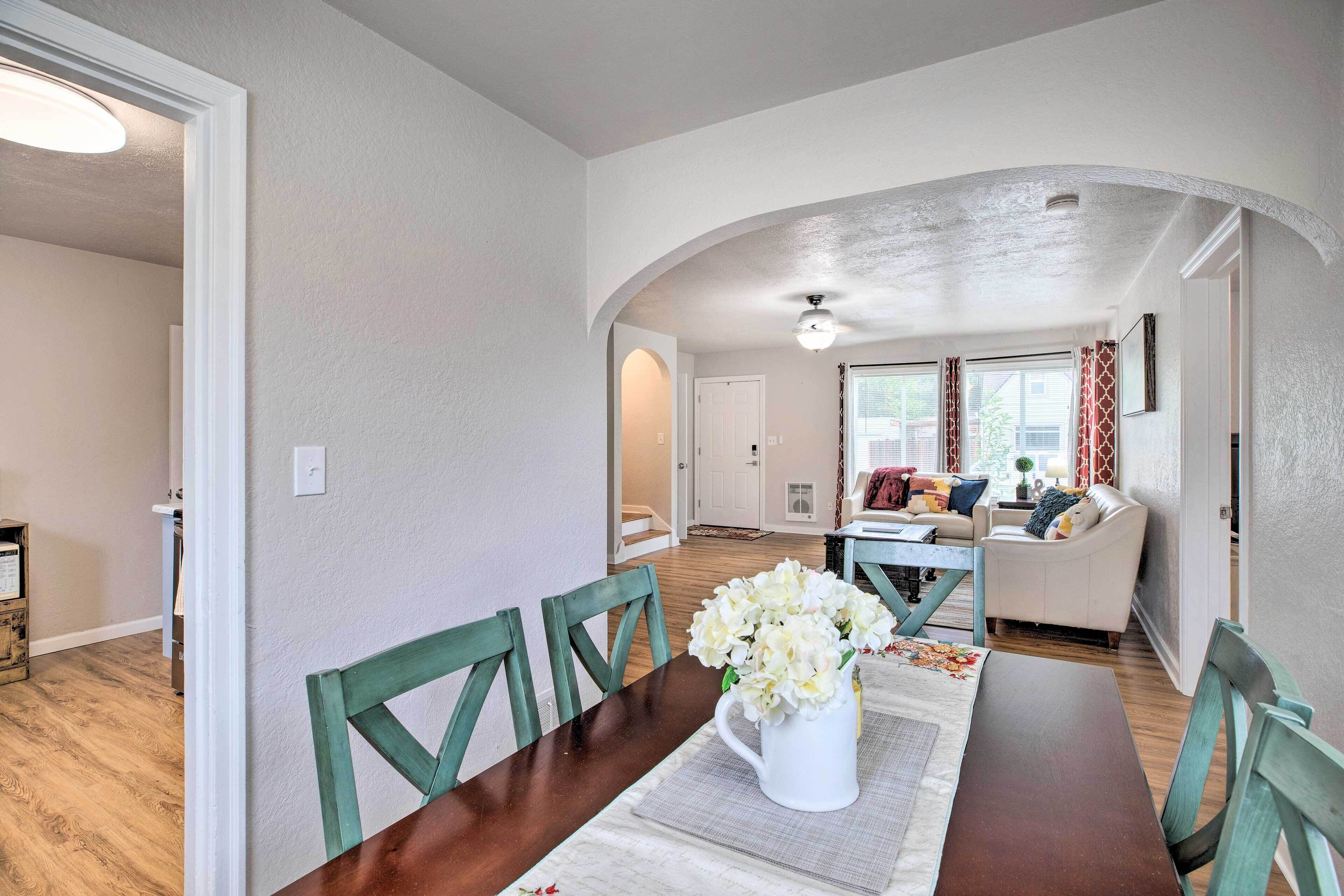 Charming Salem Townhome, Long-term Stays!