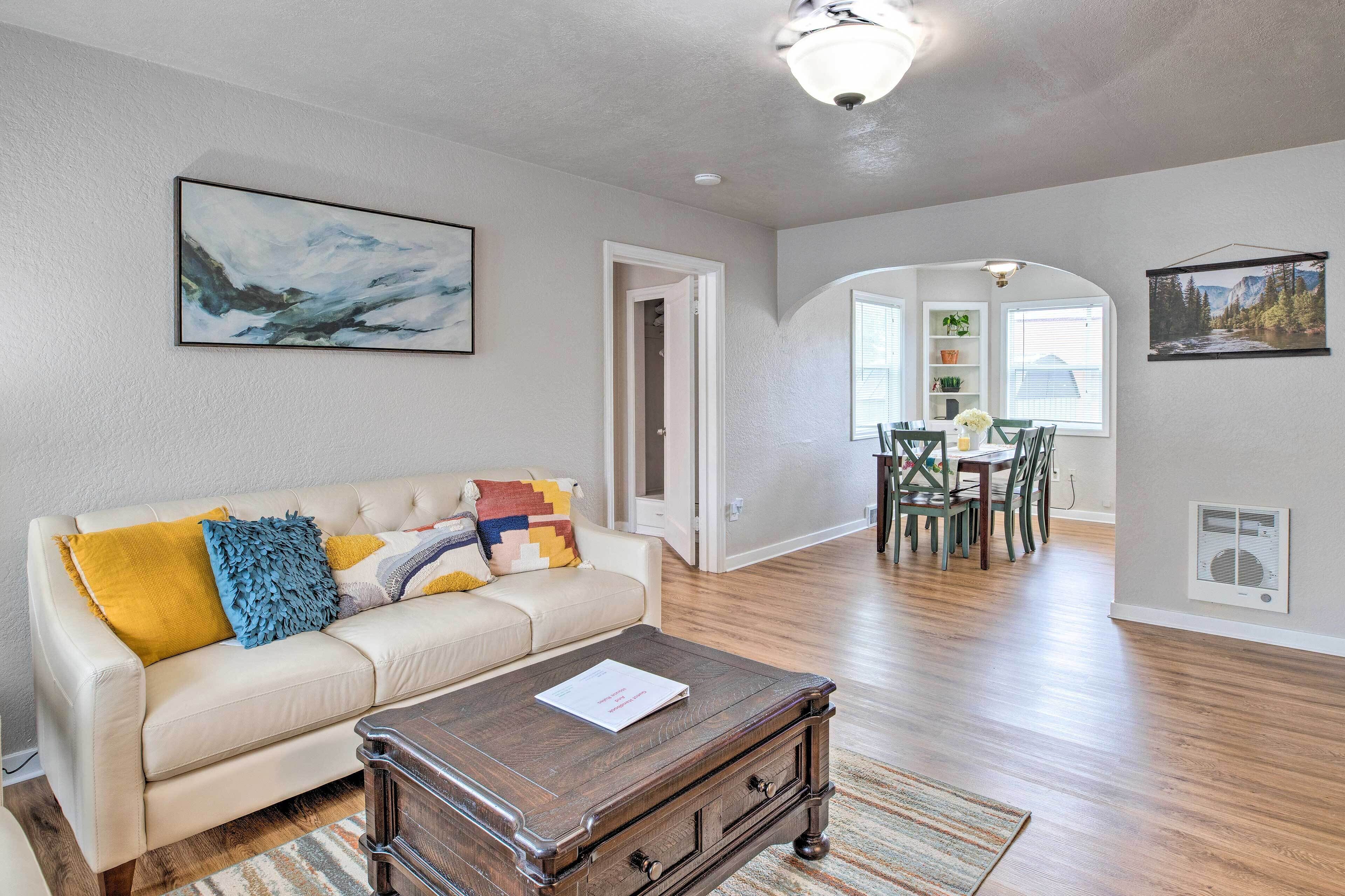 Charming Salem Townhome, Long-term Stays!