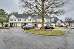 Apartment (3 Bedrooms) | Interior - Central & Spacious Townhome in Greensboro! (Greensboro)