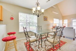 Apartment (3 Bedrooms) | Interior - Central & Spacious Townhome in Greensboro! (Greensboro)