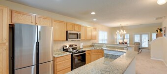 ทาวน์โฮมใจกลางเมืองและกว้างขวางในกรีน��ส์โบโร!