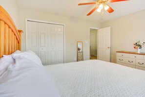 Apartment (3 Bedrooms) | Interior - Central & Spacious Townhome in Greensboro! (Greensboro)