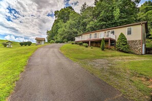 Interior - Charming Mills River Home w/ Porch & Yard! (Mills River)