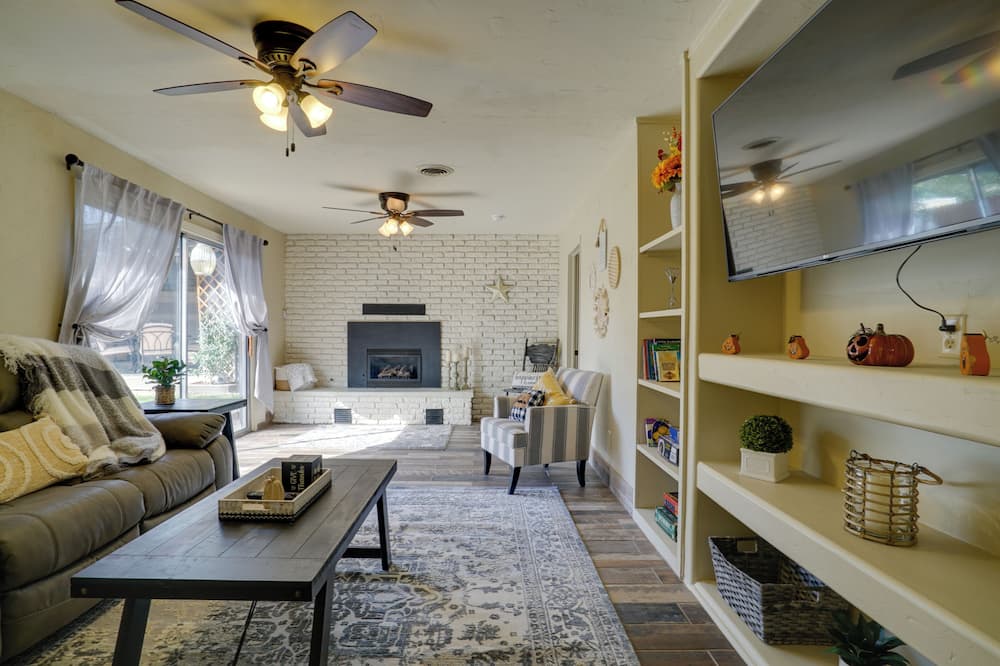 Chic Silver City Getaway w/ Patio + Gas Grill - Faywood, NM