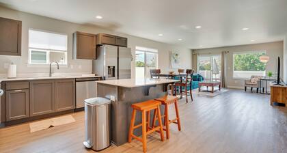 Charming Home w/ Mtn & Columbia River Views!