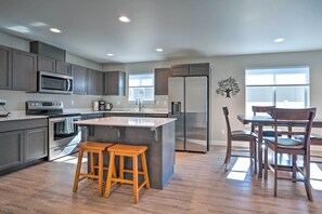 House (3 Bedrooms) | Interior