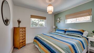 4 bedrooms, iron/ironing board, bed sheets