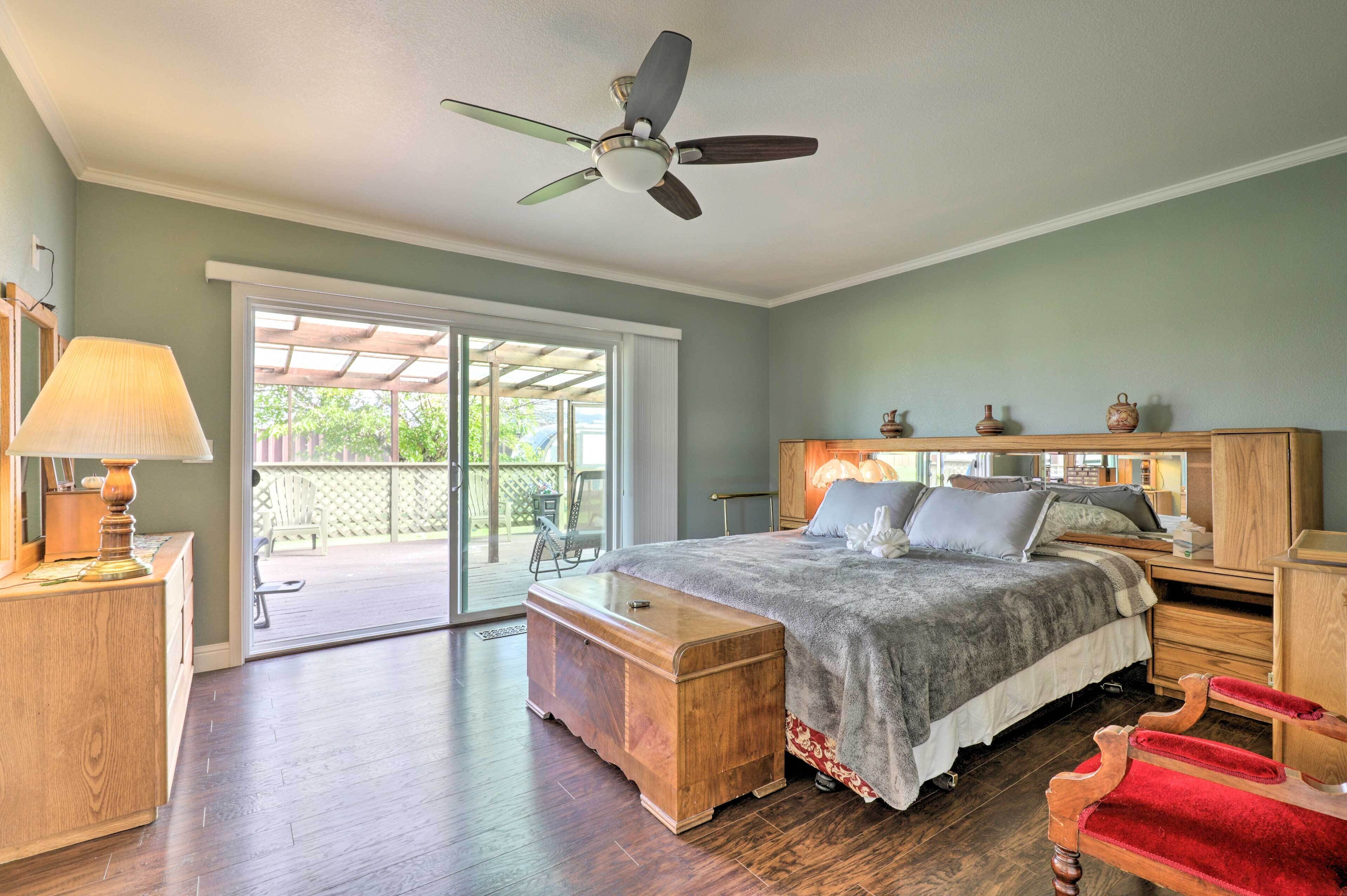 Charming Ukiah Home ~ 2 Miles to Lake Mendocino!