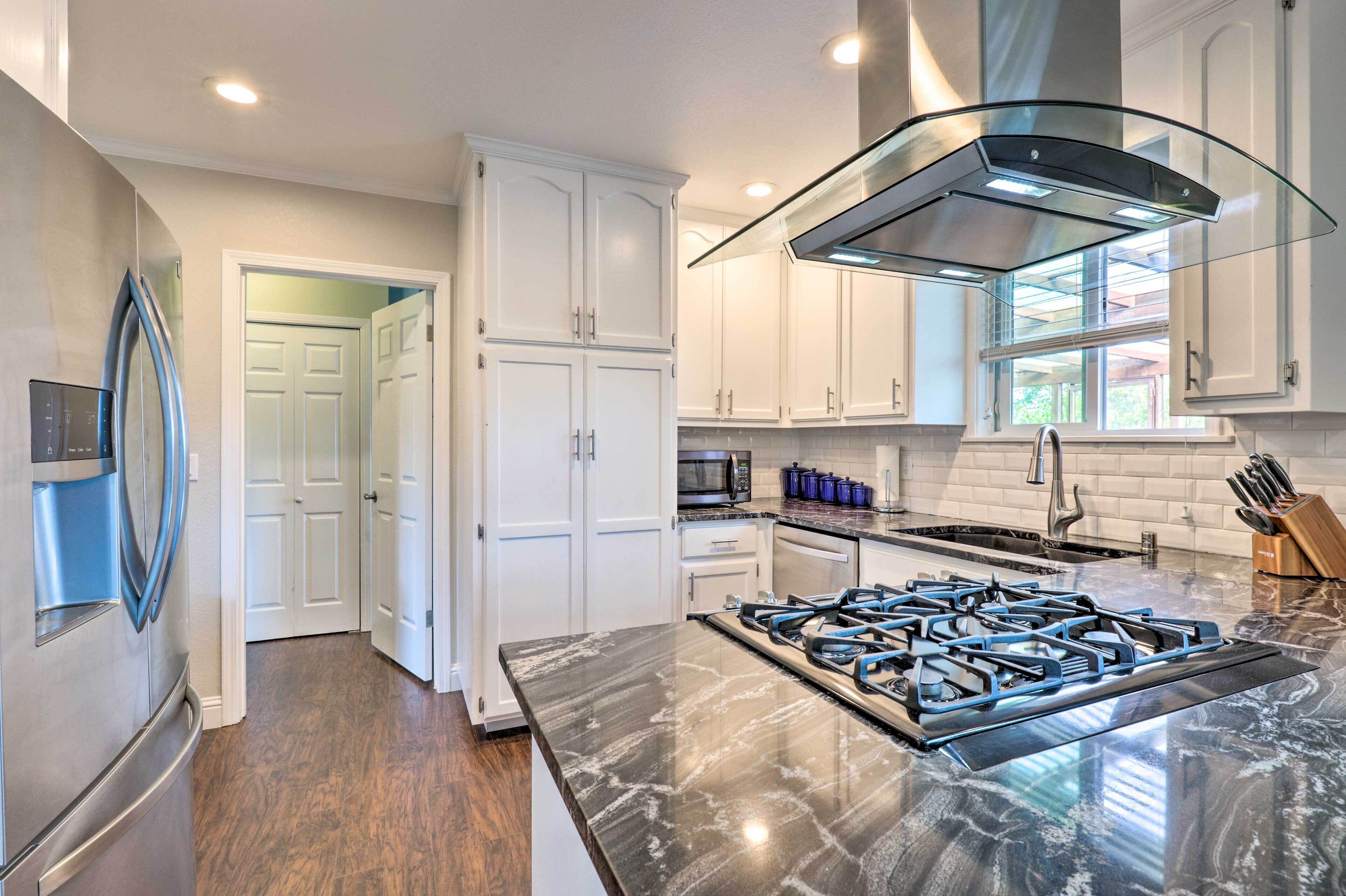 Charming Ukiah Home ~ 2 Miles to Lake Mendocino!