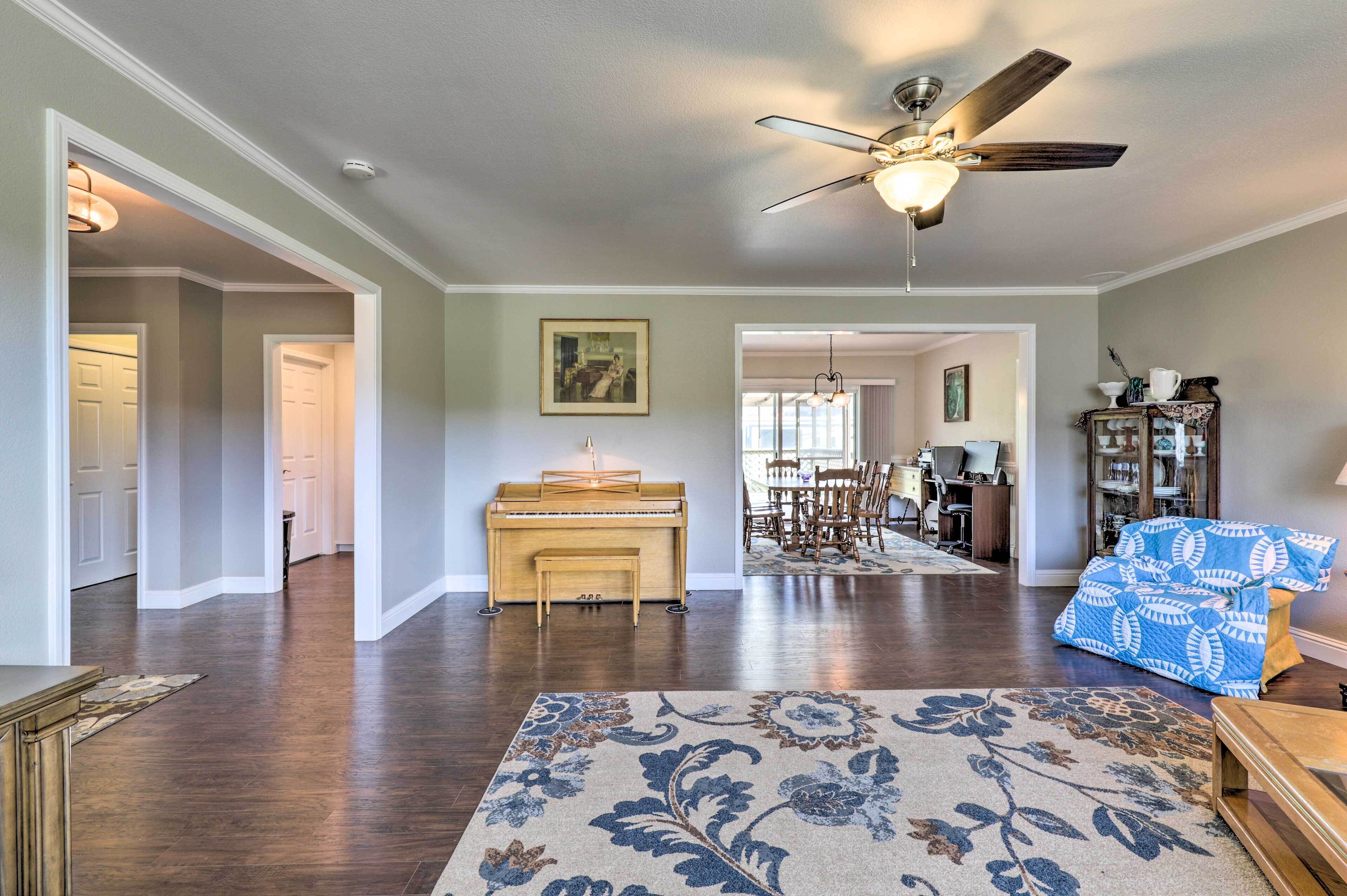 Charming Ukiah Home ~ 2 Miles to Lake Mendocino!