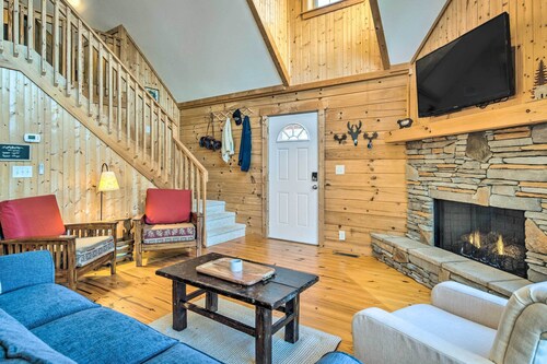 10 Mi to Lake Lure: Mtn-view Cabin w/ Deck & Loft!