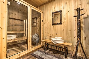 House (5 Bedrooms) | Interior