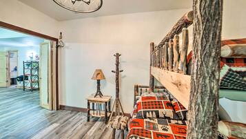 House (5 Bedrooms) | Interior