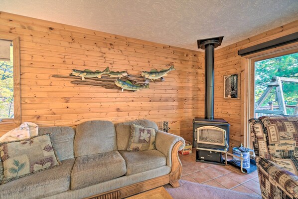 Cottage (3 Bedrooms) | Interior - Cozy Hayward Cottage w/ Dock & Lakefront View (Hayward)