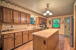 Cottage (3 Bedrooms) | Interior - Cozy Hayward Cottage w/ Dock & Lakefront View (Hayward)