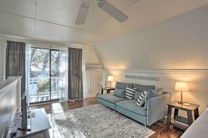 House (3 Bedrooms) | Interior - Coastal, Walkable Home in Historic Southport! (Southport)