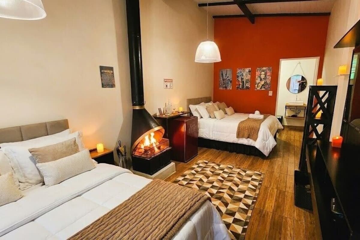 Exclusive Suite | Down comforters, desk, free WiFi, bed sheets