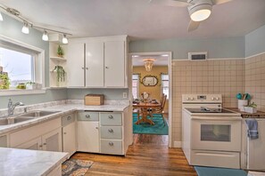 Cottage (4 Bedrooms) | Interior - Rural Oswego Cottage on 50-acre Orchard & Farm! (Oswego)