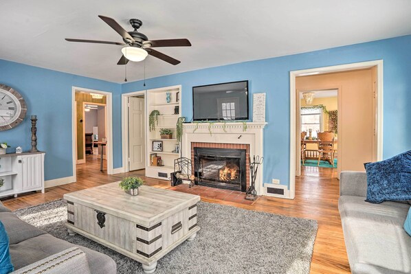 Cottage (4 Bedrooms) | Interior - Rural Oswego Cottage on 50-acre Orchard & Farm! (Oswego)