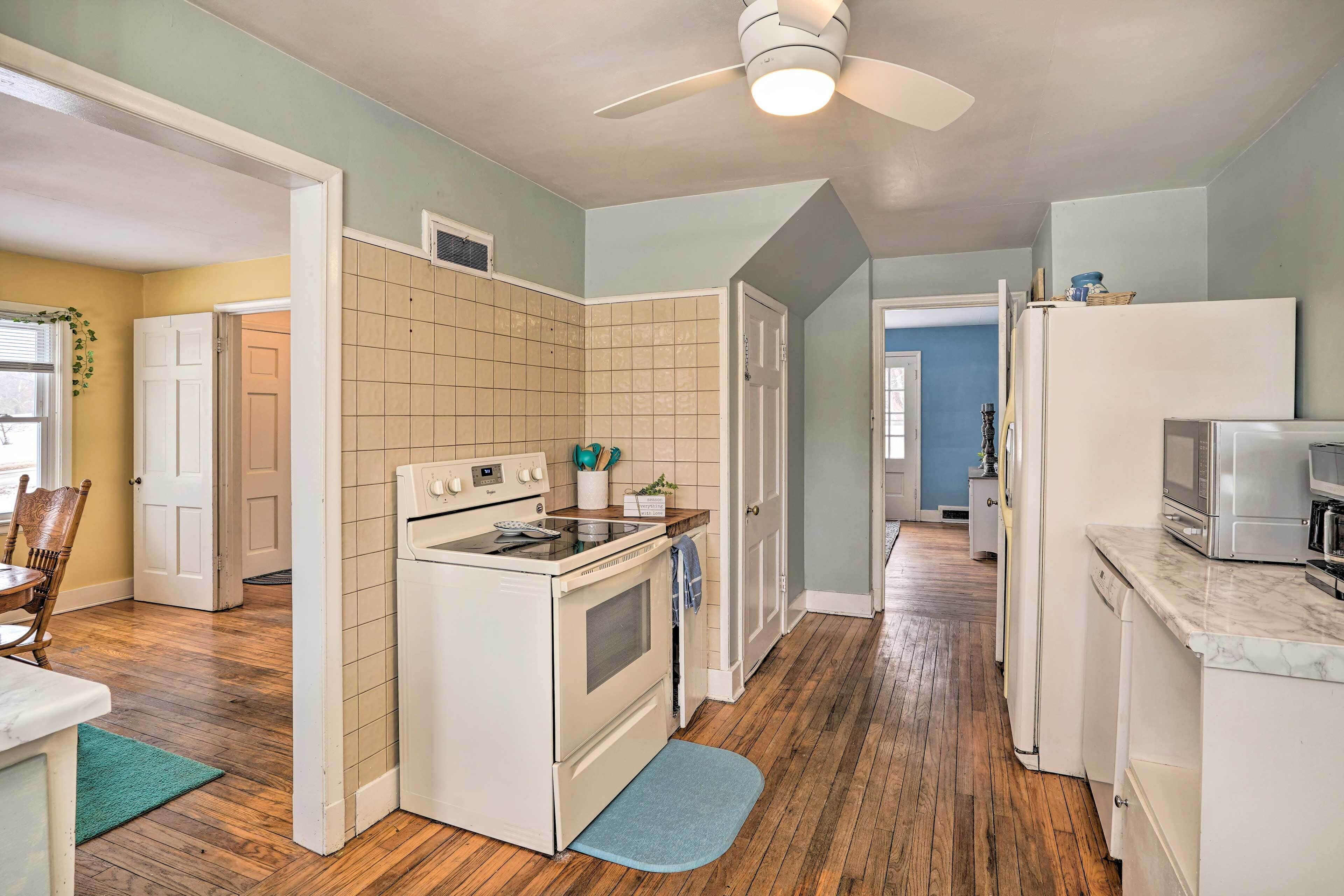 Charming Oswego Cottage Rental on Orchard!