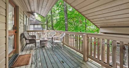 Cozy Woodlands Townhome w/ Deck Near Market Street