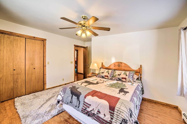 3 bedrooms, bed sheets