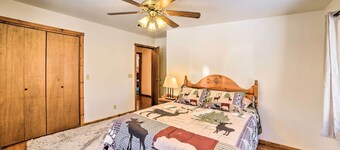 Charming Wisconsin Getaway w/ Nearby Lake!