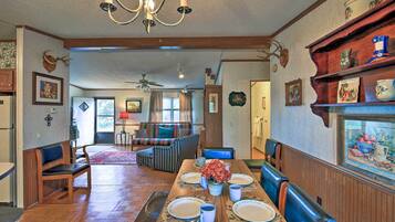 House (3 Bedrooms) | Interior