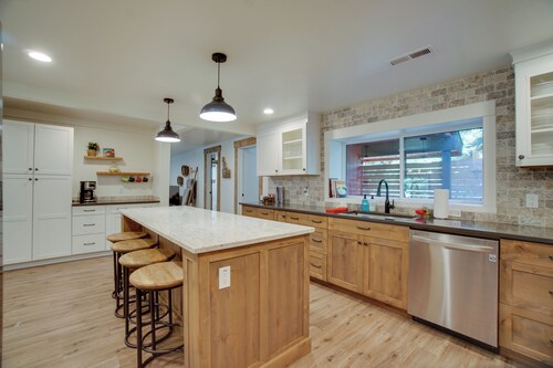 'deer Hollow' Home < 1 Mi to Payette Lake!