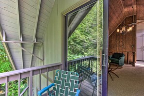 House (2 Bedrooms) | Interior - Charming Roan Mtn Cabin Across From Creek! (Roan Mountain)