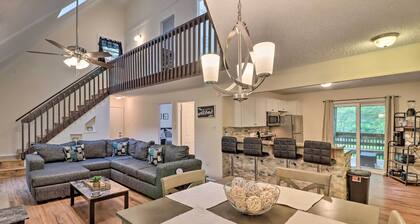 7 Mi to Lake Harmony: Home w/ Furnished Deck!