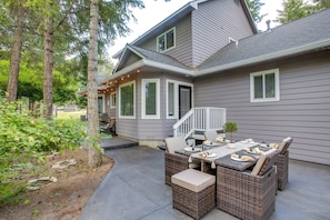 House (4 Bedrooms) | Interior - Crystal Bay Home w/ Fireplace Near Ski Resorts (Post Falls)