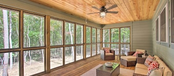 2 Mi to Golf Course + Fire Pit: Cozy Counce Cabin!
