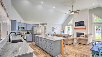 House (3 Bedrooms) | Interior