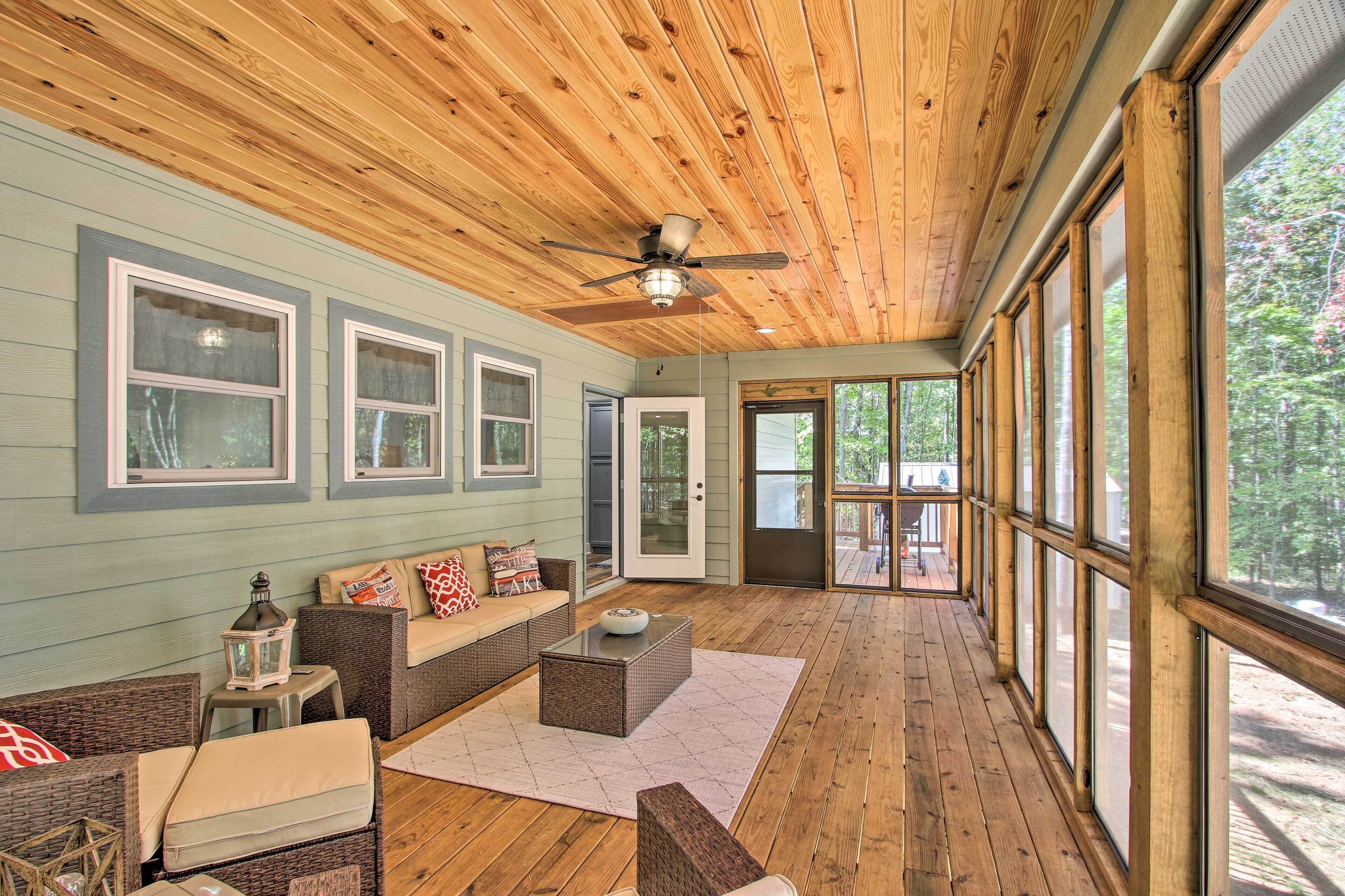 Cozy Counce Cabin w/ Fire Pit - Near Golfing!