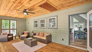 House (3 Bedrooms) | Interior