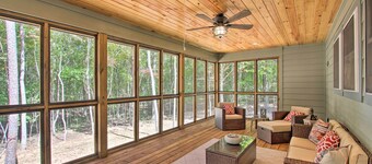 2 Mi to Golf Course + Fire Pit: Cozy Counce Cabin!