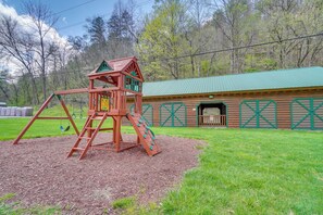 House (3 Bedrooms) | Interior - Sprawling Smoky Mtn Views: Pigeon Forge Retreat (Sevierville)