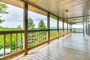 House (3 Bedrooms) | Interior - Sprawling Smoky Mtn Views: Pigeon Forge Retreat (Sevierville)