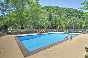 House (3 Bedrooms) | Interior - Sprawling Smoky Mtn Views: Pigeon Forge Retreat (Sevierville)