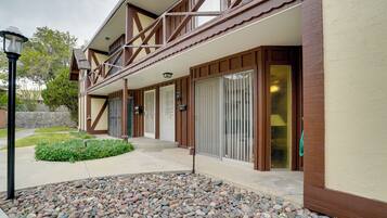 Căn hộ (2 Bedrooms) | Mặt tiền nơi lưu trú