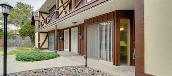Cozy El Paso Condo w/ Patio ~ 7 Mi to Dtwn!