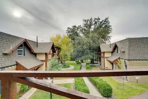 Cozy El Paso Condo w/ Patio ~ 7 Mi to Dtwn!