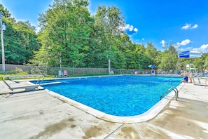 House (4 Bedrooms) | Interior - Walk to Beach: Family-friendly Arrowhead Lake Home (Pocono Lake)