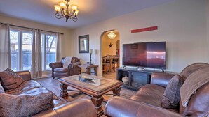 A spacious living room with leather sofas, a glass coffee table, a fireplace, and a TV. - Downtown Cedar City House < 1/2 Mi to SUU Campus! (Cedar City)