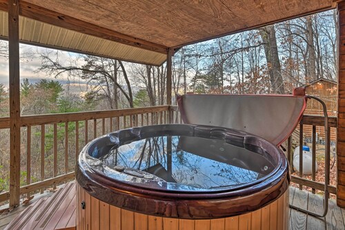 Cozy Deer Glen' Cabin w/ Private Hot Tub & Porch!