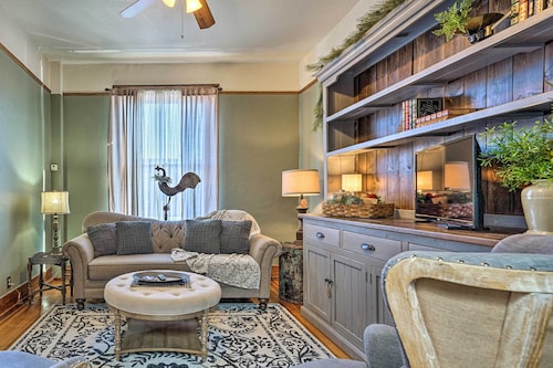 Walk to Shops & Restaurants: Dtwn Laramie Condo!